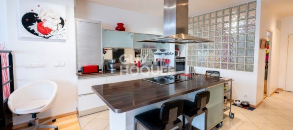 Apartamento de 3 dormitorios en Les Lilas, France No. 359302 5