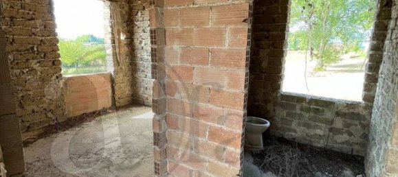 Дом с 7 комнатами в Понтекорво, Италия № 173883 10