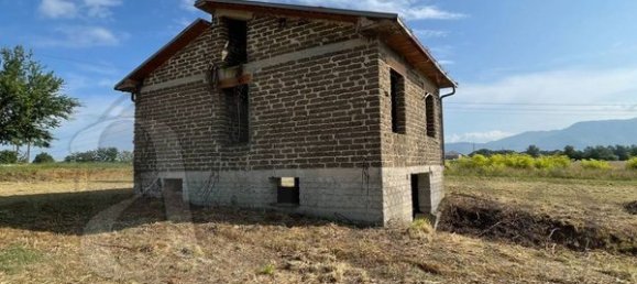 Дом с 7 комнатами в Понтекорво, Италия № 173883 8