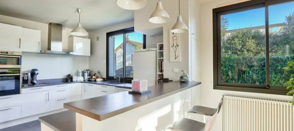 6 chambres Châteaux à Garches, France No. 183947 7