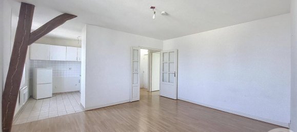 1 bedroom Apartment in Chartres, France No. 69755 2