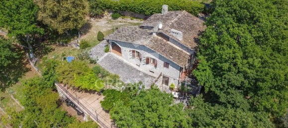 4 bedrooms House in Campello sul Clitunno, Italy No. 291782 3