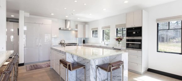 5 bedrooms Commercial property in Avon, USA No. 25 10