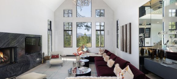 5 bedrooms Commercial property in Avon, USA No. 25 3