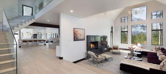 5 bedrooms Commercial property in Avon, USA No. 25 2