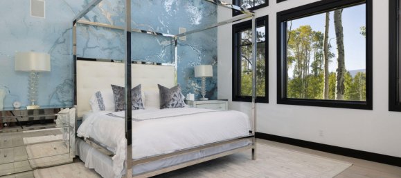 5 bedrooms Commercial property in Avon, USA No. 25 16