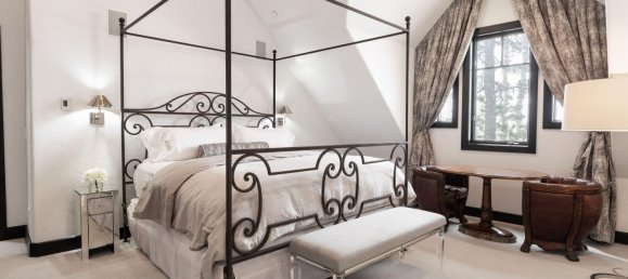 5 bedrooms Commercial property in Avon, USA No. 25 18