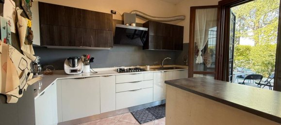 5 bedrooms Apartment in Castelfranco Emilia, Italy No. 370523 4