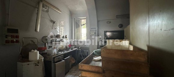 1-salle Propriété commerciale à Naples, Italy No. 17509 10