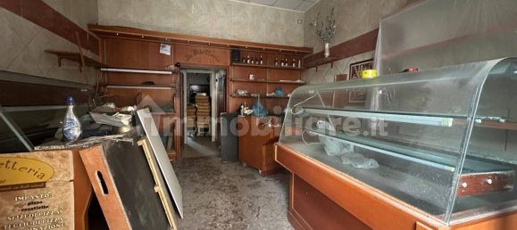 1-salle Propriété commerciale à Naples, Italy No. 17509 3