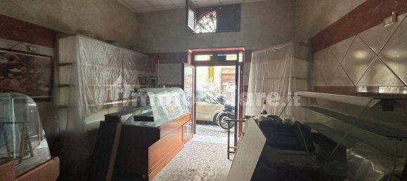 1-salle Propriété commerciale à Naples, Italy No. 17509 6