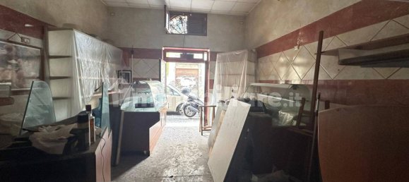 1-salle Propriété commerciale à Naples, Italy No. 17509 5