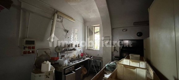 1-salle Propriété commerciale à Naples, Italy No. 17509 8