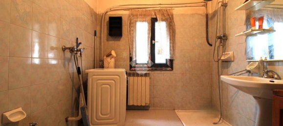 4 bedrooms House in Mirandola, Italy No. 157580 17