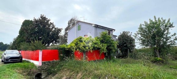 4 bedrooms House in Mirandola, Italy No. 157580 5