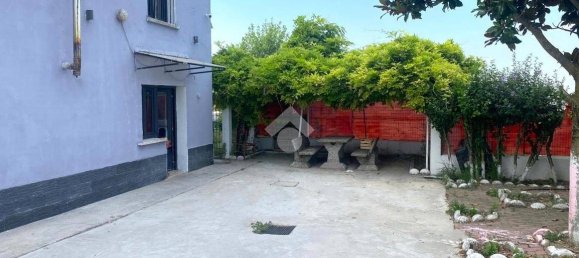 4 bedrooms House in Mirandola, Italy No. 157580 7