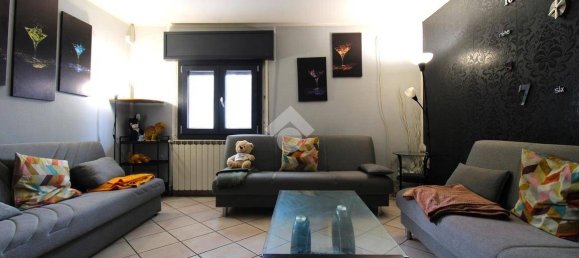 4 bedrooms House in Mirandola, Italy No. 157580 14