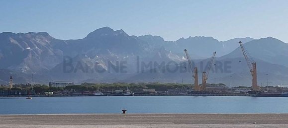 5 bedrooms House in Carrara, Italy No. 347888 25