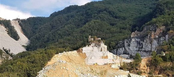 5 bedrooms House in Carrara, Italy No. 347888 16