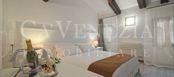 3 bedrooms Building in Venice, Italy No. 20312 11