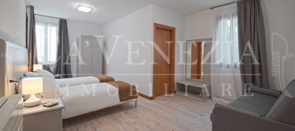 3 bedrooms Building in Venice, Italy No. 20312 3