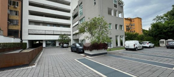 1-salle Bureau à Brescia, Italy No. 213392 17