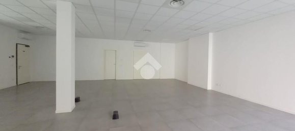 1-salle Bureau à Brescia, Italy No. 213392 4