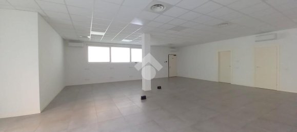 1-salle Bureau à Brescia, Italy No. 213392 7