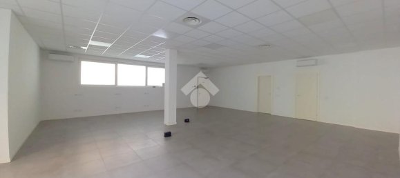 1-salle Bureau à Brescia, Italy No. 213392 8