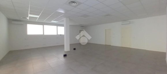 1-salle Bureau à Brescia, Italy No. 213392 6