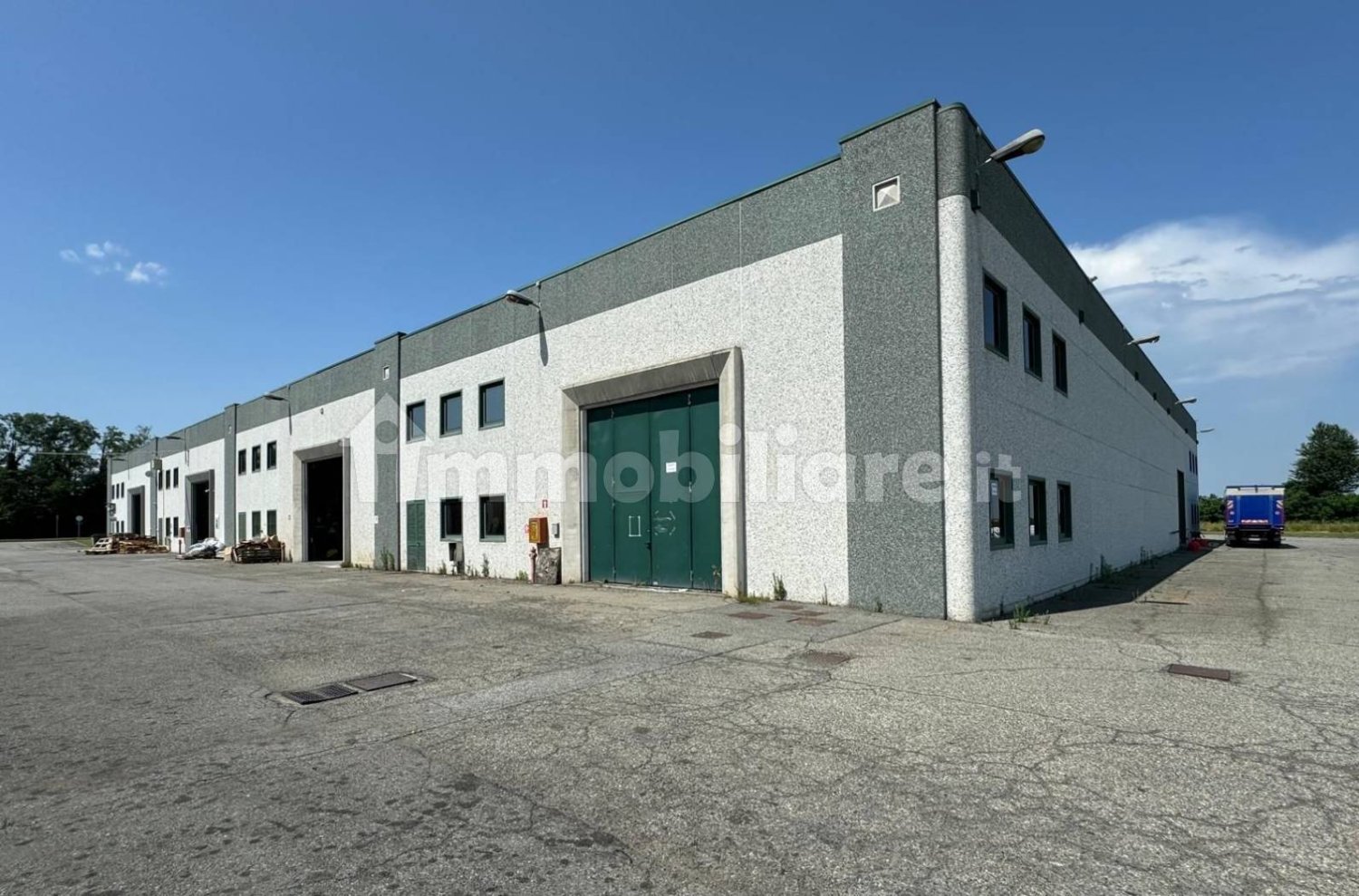 420m² Warehouse in Vercelli, Italy No. 308771