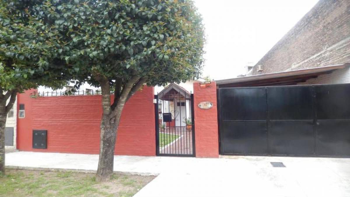 2 bedrooms House in Quilmes, Argentina No. 1296