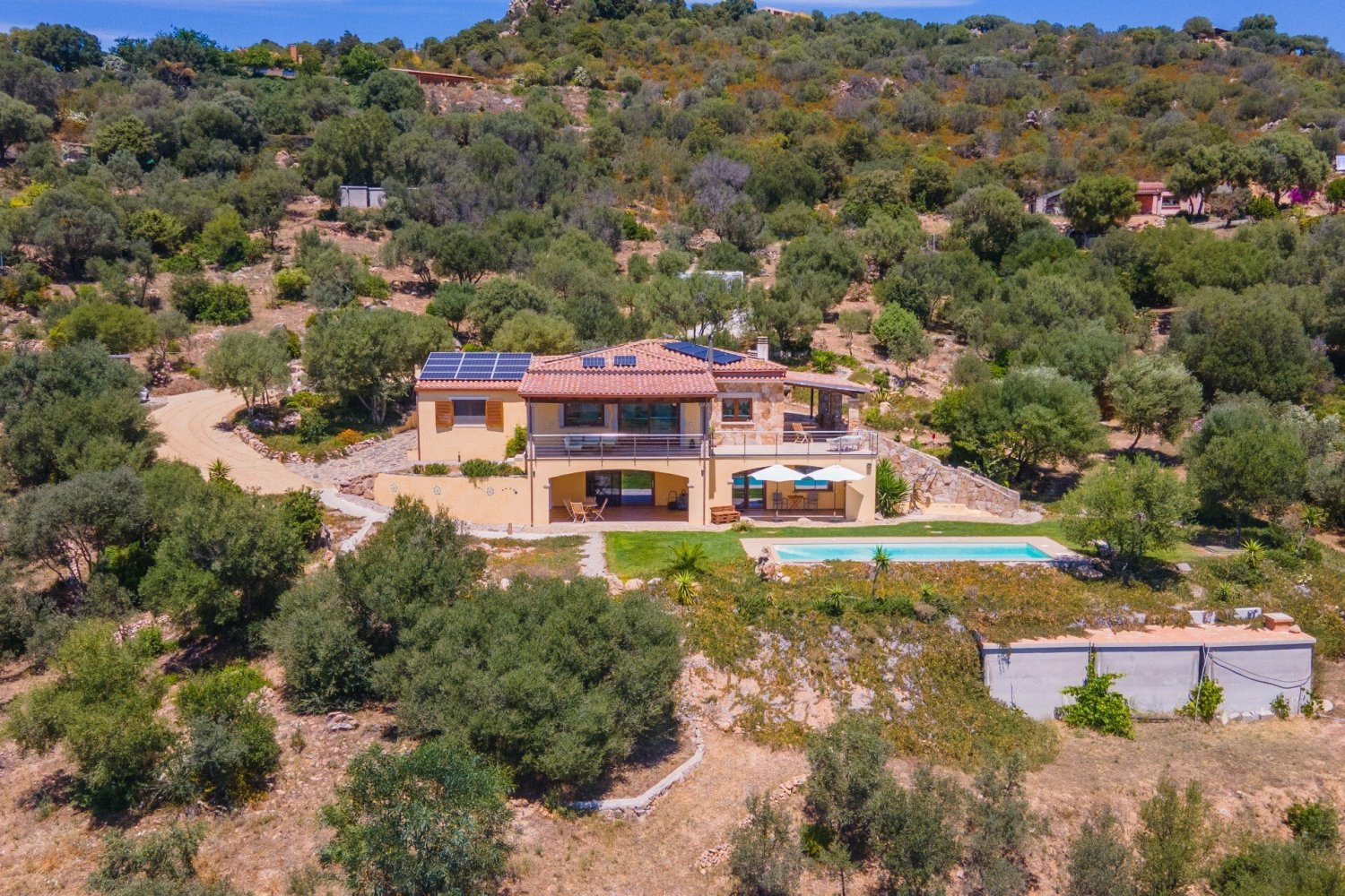 Villa de 4 dormitorios en Olbia, Italy No. 106121