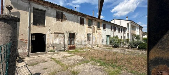 3 bedrooms House in Cerea, Italy No. 277274 3