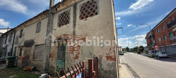 3 bedrooms House in Cerea, Italy No. 277274 5