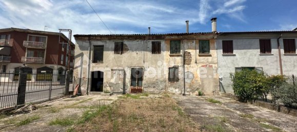 3 bedrooms House in Cerea, Italy No. 277274 2