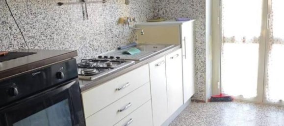 3 rooms Apartment in Lonate Pozzolo, Italy No. 32746 6