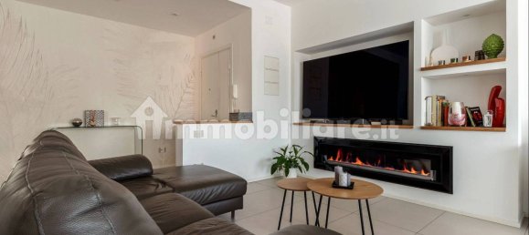 Apartamento de 3 dormitorios en Rome, Italy No. 330909 3