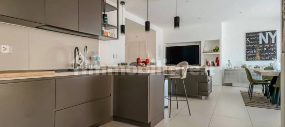 Apartamento de 3 dormitorios en Rome, Italy No. 330909 6