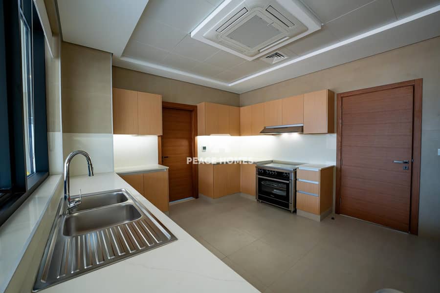 3 bedrooms Villa in Sharjah, UAE No. 19975