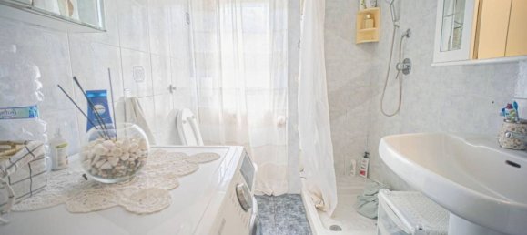 4 rooms Apartment in Bari, Italy No. 28735 2