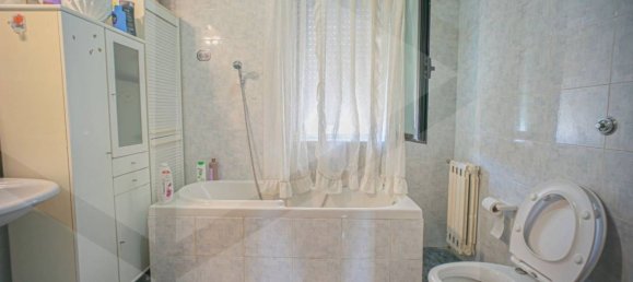 4 rooms Apartment in Bari, Italy No. 28735 18