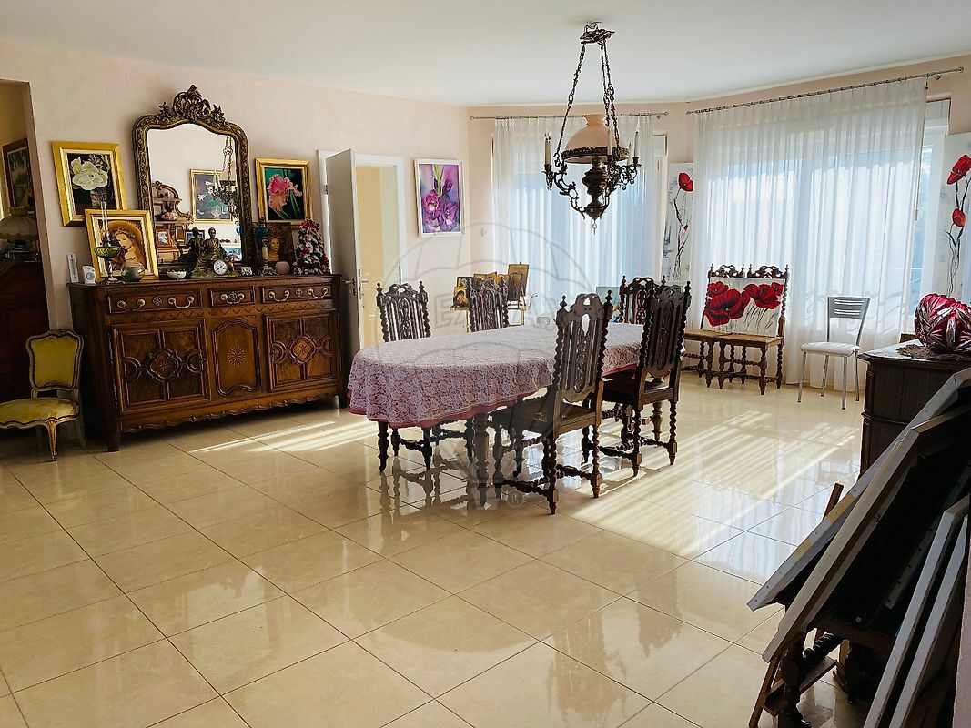 9 rooms Building in Hettange-Grande, France No. 94612