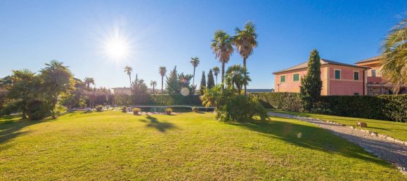 9 rooms Apartment in Genoa, Italy No. 180900 17