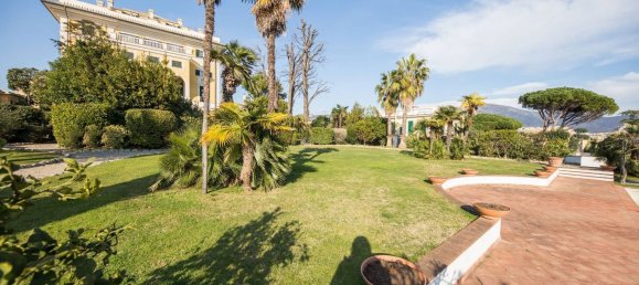 9 rooms Apartment in Genoa, Italy No. 180900 22