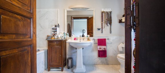 9 rooms Apartment in Genoa, Italy No. 180900 19