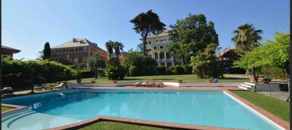 9 rooms Apartment in Genoa, Italy No. 180900 2