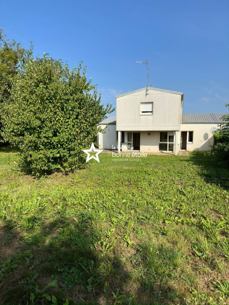 4 chambres Maison à Richebourg, France No. 253601