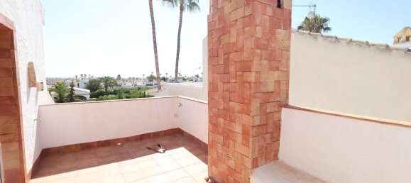4 Schlafzimmer Wohnung in Villamartin, Spain, Nr. 365617 9
