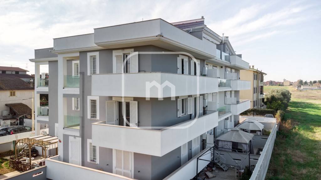 Квартира с 2 спальнями в Рим, Италия № 377993